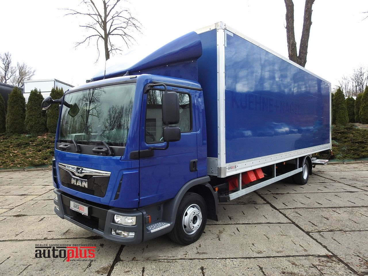 MAN TGL 12.220 BOX LIFT 18 PALLETS CRUISE CONTROLAIR CONDITIONING PNEUMATICS AUTOMATIC TWIN WHEELS 220HP - Box truck: picture 1 MAN TGL 12.220 BOX LIFT 18 PALLETS CRUISE CONTROLAIR CONDITIONING PNEUMATICS AUTOMATIC TWIN WHEELS 220HP - Box truck: picture 1