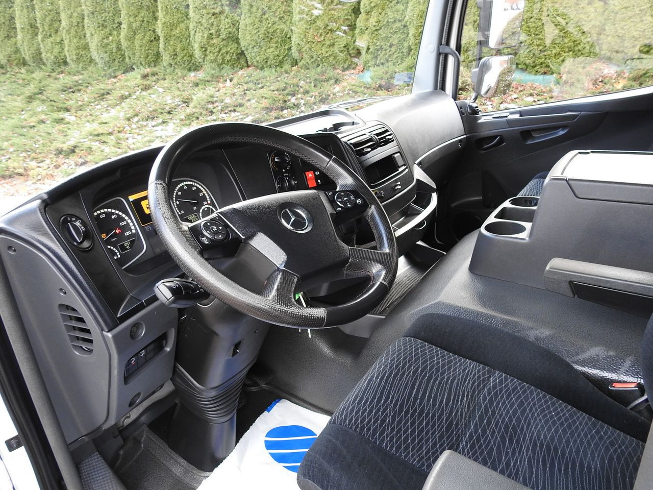 MERCEDES ATEGO 12.24 BOX LIFT 18 PALLETS CRUISE CONTROL AUTOMATIC TRANSMISSION TWIN WHEELS AIR CONDITIONING 240HP - Box van: picture 2 MERCEDES ATEGO 12.24 BOX LIFT 18 PALLETS CRUISE CONTROL AUTOMATIC TRANSMISSION TWIN WHEELS AIR CONDITIONING 240HP - Box van: picture 2