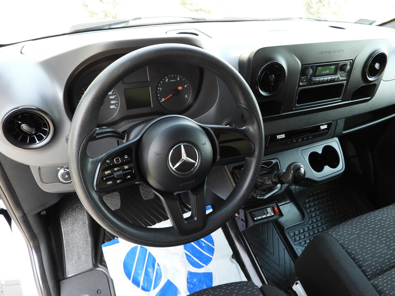 MERCEDES SPRINTER 316 REGRIGERATOR BOX 0*C LIFT 8 PALLETS CRUISE CONTROL PNEUMATICS AIR CONDITIONING 160HP - Refrigerated van: picture 2 MERCEDES SPRINTER 316 REGRIGERATOR BOX 0*C LIFT 8 PALLETS CRUISE CONTROL PNEUMATICS AIR CONDITIONING 160HP - Refrigerated van: picture 2