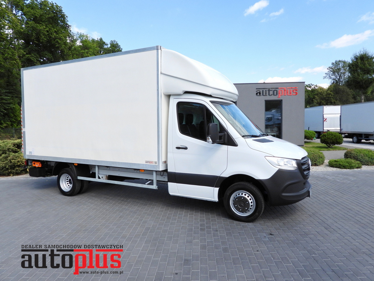 MERCEDES SPRINTER 514 BOX LIFT 8 PALLETS CRUISE CONTROL TWIN WHEELS AIR CONDITIONING 140HP - Box van: picture 1 MERCEDES SPRINTER 514 BOX LIFT 8 PALLETS CRUISE CONTROL TWIN WHEELS AIR CONDITIONING 140HP - Box van: picture 1