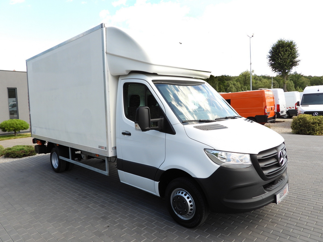MERCEDES SPRINTER 514 BOX LIFT 8 PALLETS CRUISE CONTROL TWIN WHEELS AIR CONDITIONING 140HP - Box van: picture 4 MERCEDES SPRINTER 514 BOX LIFT 8 PALLETS CRUISE CONTROL TWIN WHEELS AIR CONDITIONING 140HP - Box van: picture 4