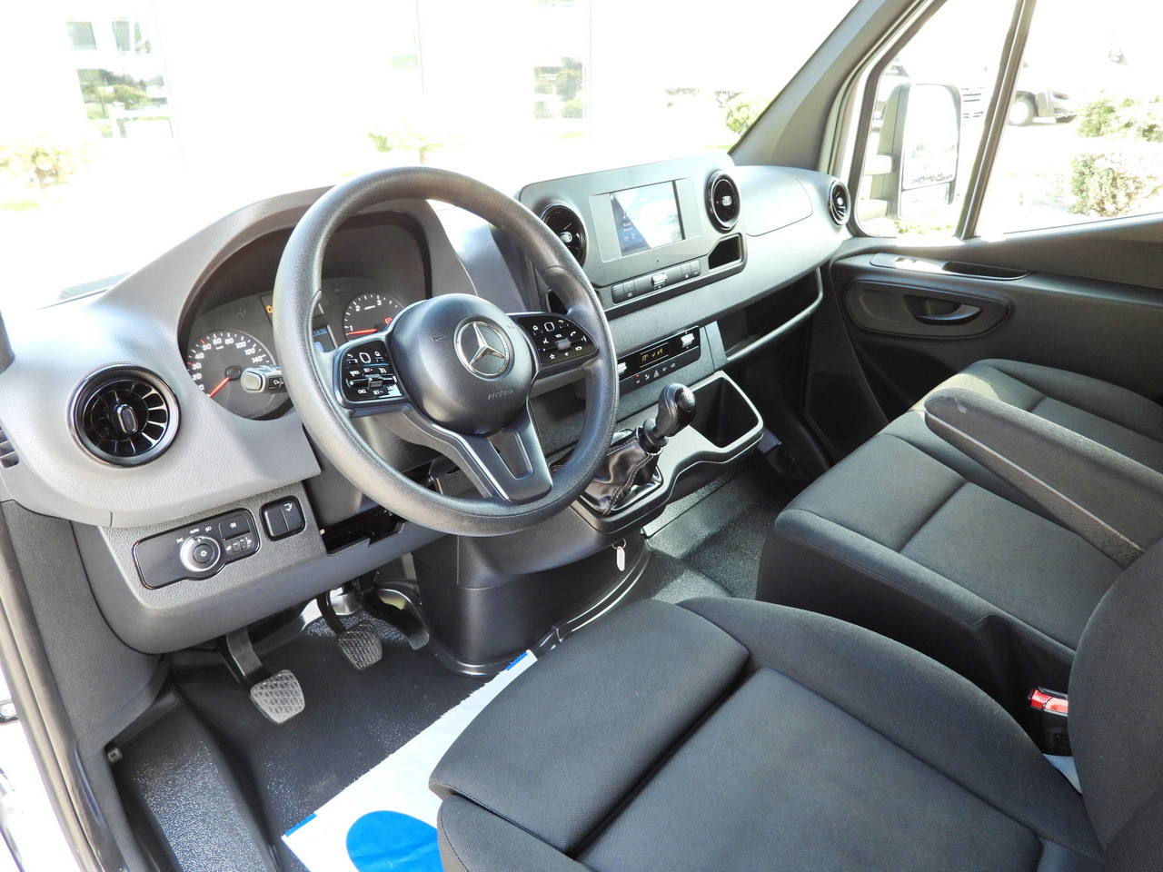 MERCEDES SPRINTER 514 BOX LIFT 8 PALLETS CRUISE CONTROL TWIN WHEELS AIR CONDITIONING 140HP - Box van: picture 2 MERCEDES SPRINTER 514 BOX LIFT 8 PALLETS CRUISE CONTROL TWIN WHEELS AIR CONDITIONING 140HP - Box van: picture 2