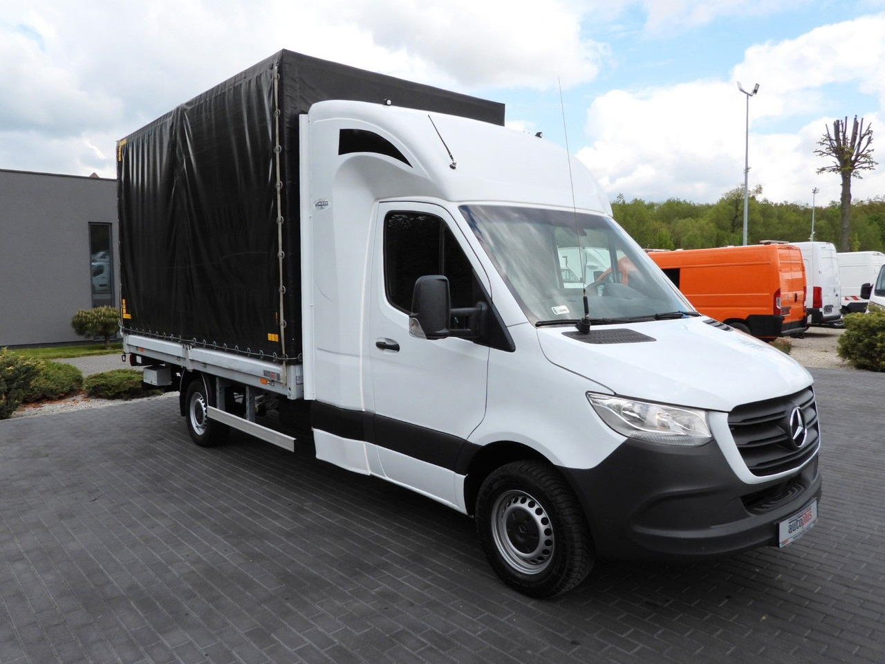 Mercedes-Benz SPRINTER 316 PRITSCHE PLANE AUFZUG 8 PALETTEN - Curtain side van, Combi van: picture 4 Mercedes-Benz SPRINTER 316 PRITSCHE PLANE AUFZUG 8 PALETTEN - Curtain side van, Combi van: picture 4