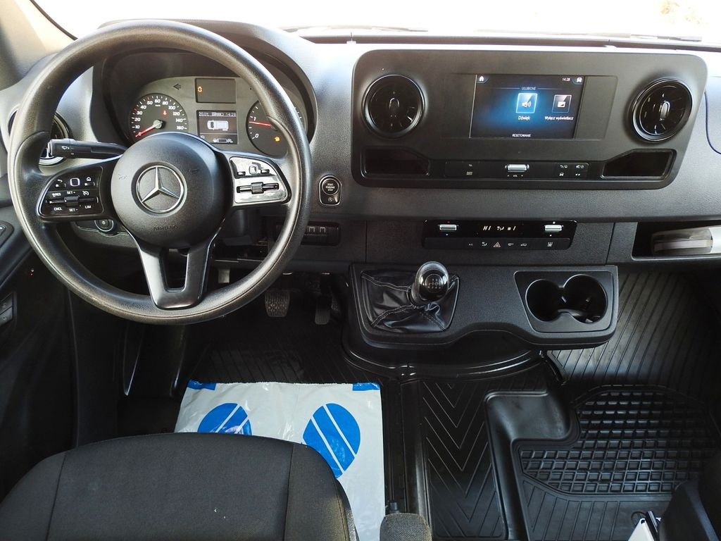 Interior photo 1: Flatbed van, Combi van Mercedes-Benz SPRINTER 516 PRITSCHE DOPPELKABINE DOKA 6 SITZE