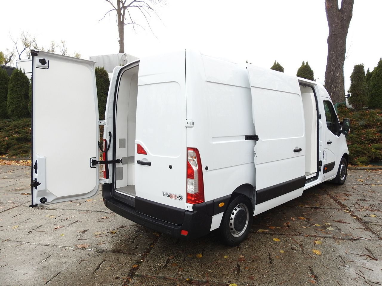 OPEL MOVANO REFRIGERATOR VAN 0*C CRUISE CONTROL LED LIGHTS AIR CONDITIONING 136HP - Refrigerated van: picture 3 OPEL MOVANO REFRIGERATOR VAN 0*C CRUISE CONTROL LED LIGHTS AIR CONDITIONING 136HP - Refrigerated van: picture 3