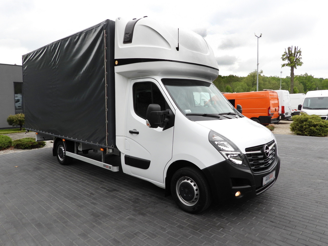 OPEL MOVANO TARPAULIN 10 PALLETS CRUISE CONTROL NAVIGATION LED LIGHTS PNEUMATICS AIR CONDITIONING 165HP - Curtain side van: picture 4 OPEL MOVANO TARPAULIN 10 PALLETS CRUISE CONTROL NAVIGATION LED LIGHTS PNEUMATICS AIR CONDITIONING 165HP - Curtain side van: picture 4