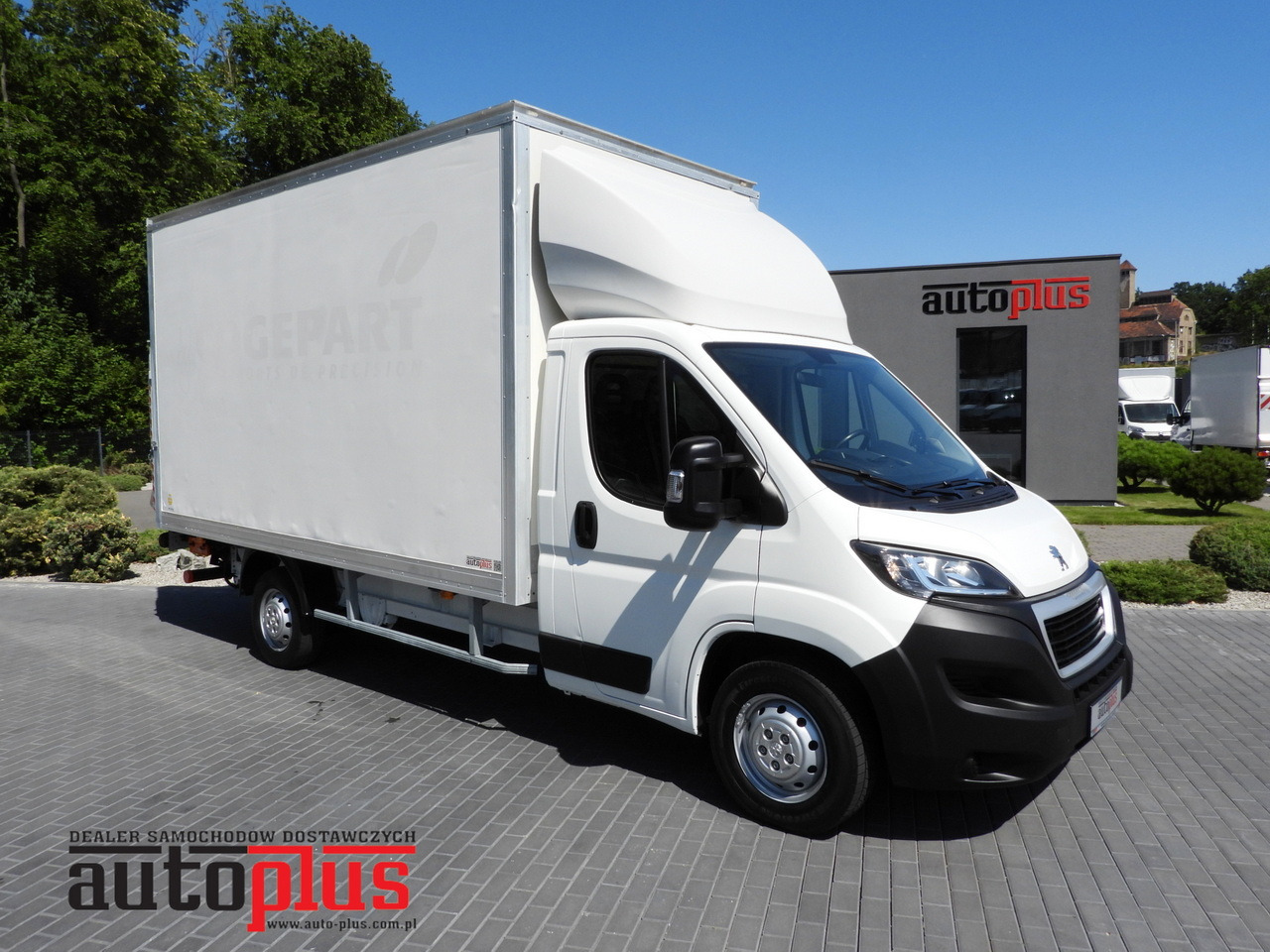 PEUGEOT BOXER BOX LIFT 8 PALLETS CRUISE CONTROL AIR CONDITIONING 130HP - Box van: picture 1 PEUGEOT BOXER BOX LIFT 8 PALLETS CRUISE CONTROL AIR CONDITIONING 130HP - Box van: picture 1