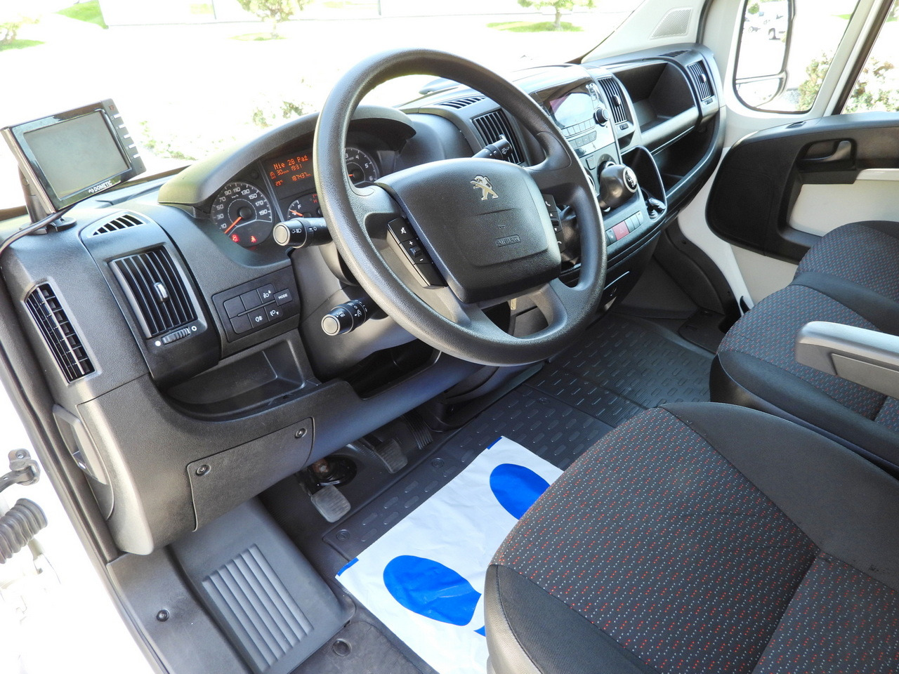 PEUGEOT BOXER BOX LIFT 8 PALLETS CRUISE CONTROL AIR CONDITIONING 130HP - Refrigerated van: picture 2 PEUGEOT BOXER BOX LIFT 8 PALLETS CRUISE CONTROL AIR CONDITIONING 130HP - Refrigerated van: picture 2