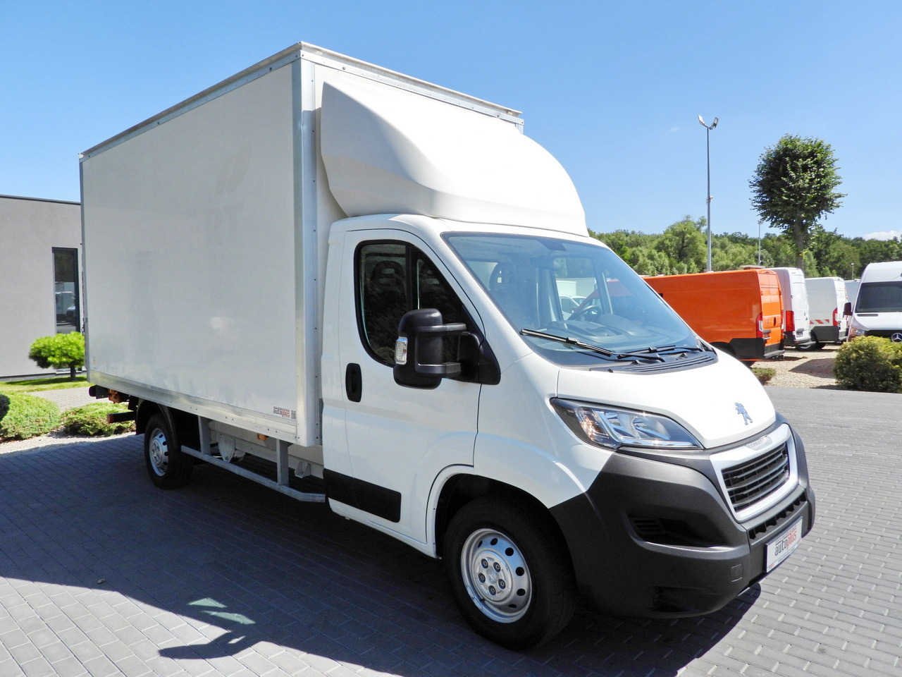 PEUGEOT BOXER BOX LIFT 8 PALLETS CRUISE CONTROL AIR CONDITIONING 130HP - Box van: picture 4 PEUGEOT BOXER BOX LIFT 8 PALLETS CRUISE CONTROL AIR CONDITIONING 130HP - Box van: picture 4