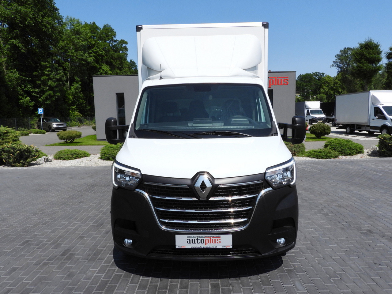 RENAULT MASTER BOX LIFT 8 PALLETS CRUISE CONTROL LED LIGHTS AIR CONDITIONING 165HP - Box van: picture 5 RENAULT MASTER BOX LIFT 8 PALLETS CRUISE CONTROL LED LIGHTS AIR CONDITIONING 165HP - Box van: picture 5