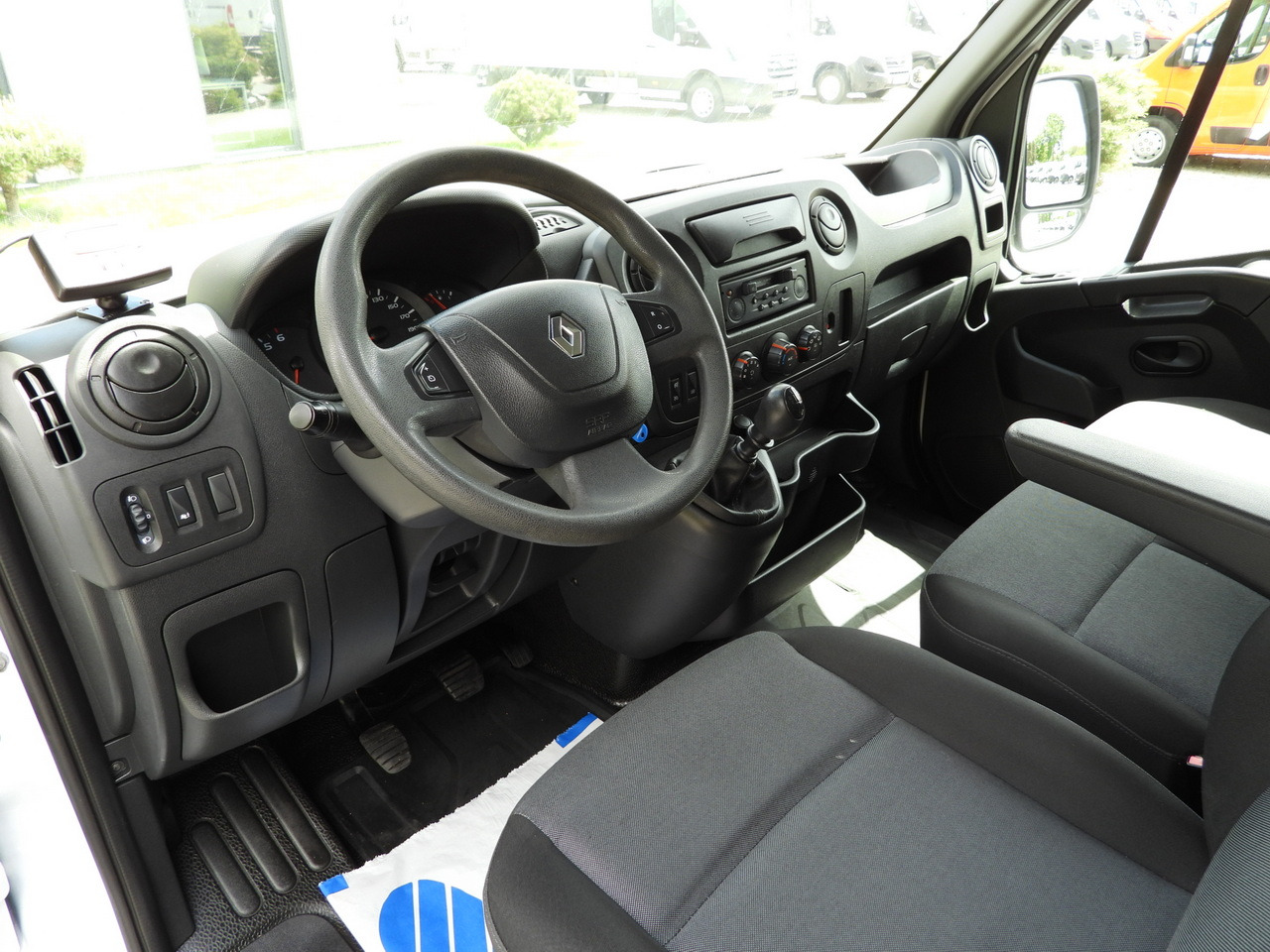 RENAULT MASTER REFRIGERATOR VAN -20*C POWER SUPPLY 230V CRUISE CONTROL AIR CONDITIONING 145HP - Refrigerated van: picture 2 RENAULT MASTER REFRIGERATOR VAN -20*C POWER SUPPLY 230V CRUISE CONTROL AIR CONDITIONING 145HP - Refrigerated van: picture 2