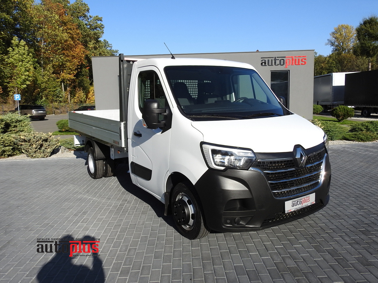 RENAULT MASTER STAKE BODY CRUISE CONTROL AIR CONDITIONING LED LIGHTS TWIN WHEELS 130HP - Flatbed van: picture 1 RENAULT MASTER STAKE BODY CRUISE CONTROL AIR CONDITIONING LED LIGHTS TWIN WHEELS 130HP - Flatbed van: picture 1