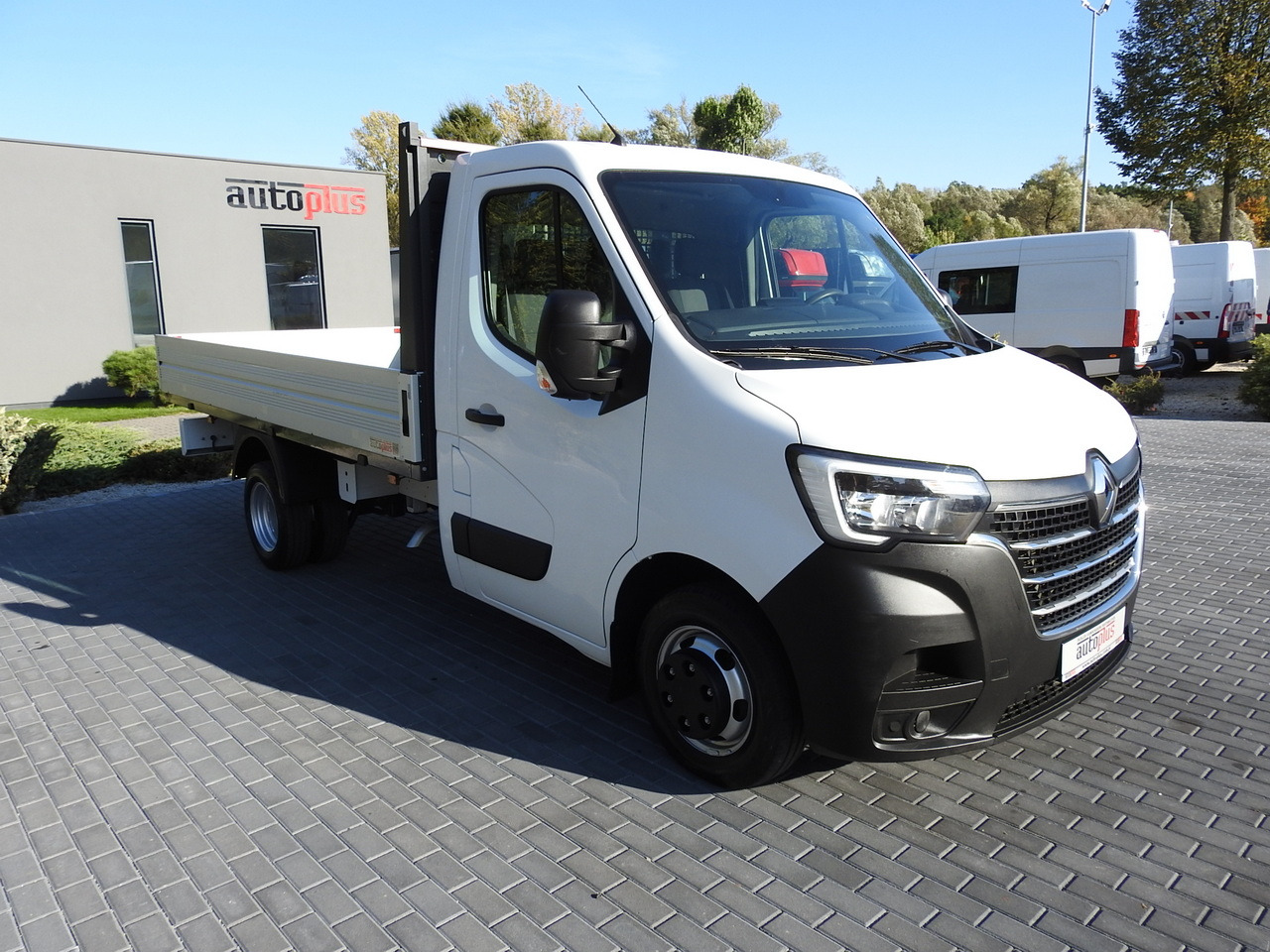 RENAULT MASTER STAKE BODY CRUISE CONTROL AIR CONDITIONING LED LIGHTS TWIN WHEELS 130HP - Flatbed van: picture 4 RENAULT MASTER STAKE BODY CRUISE CONTROL AIR CONDITIONING LED LIGHTS TWIN WHEELS 130HP - Flatbed van: picture 4