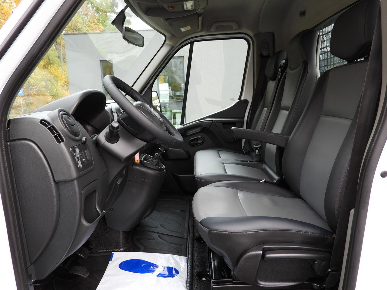 Flatbed van RENAULT MASTER STAKE BODY CRUISE CONTROL NAVIGATION TWIN WHEELS AIR CONDITIONING 130HP: picture 23 Flatbed van RENAULT MASTER STAKE BODY CRUISE CONTROL NAVIGATION TWIN WHEELS AIR CONDITIONING 130HP: picture 23