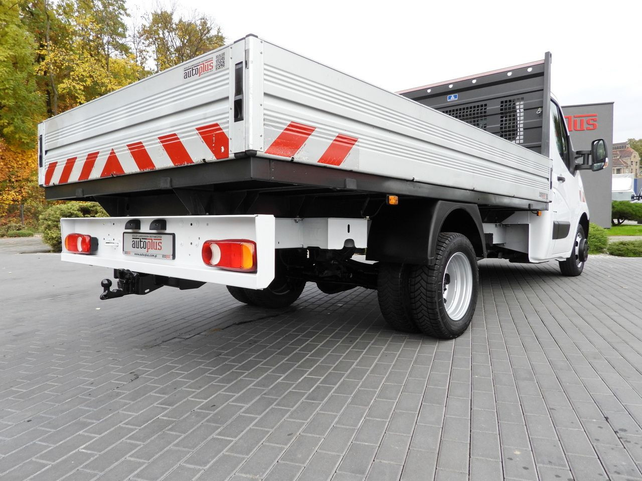 Flatbed van RENAULT MASTER STAKE BODY CRUISE CONTROL NAVIGATION TWIN WHEELS AIR CONDITIONING 130HP: picture 21 Flatbed van RENAULT MASTER STAKE BODY CRUISE CONTROL NAVIGATION TWIN WHEELS AIR CONDITIONING 130HP: picture 21