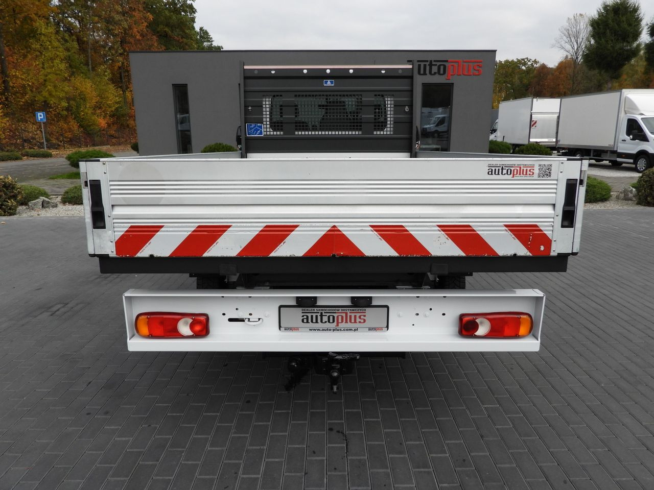 Flatbed van RENAULT MASTER STAKE BODY CRUISE CONTROL NAVIGATION TWIN WHEELS AIR CONDITIONING 130HP: picture 10 Flatbed van RENAULT MASTER STAKE BODY CRUISE CONTROL NAVIGATION TWIN WHEELS AIR CONDITIONING 130HP: picture 10