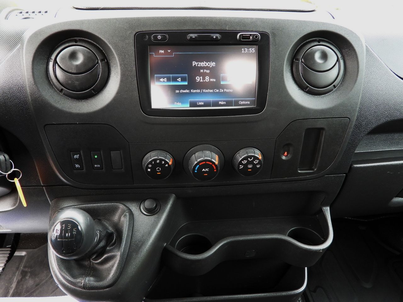 Flatbed van RENAULT MASTER STAKE BODY CRUISE CONTROL NAVIGATION TWIN WHEELS AIR CONDITIONING 130HP: picture 29 Flatbed van RENAULT MASTER STAKE BODY CRUISE CONTROL NAVIGATION TWIN WHEELS AIR CONDITIONING 130HP: picture 29