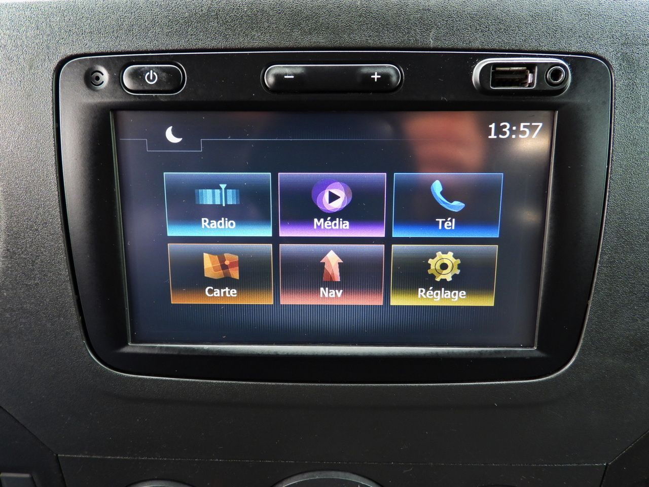 Flatbed van RENAULT MASTER STAKE BODY CRUISE CONTROL NAVIGATION TWIN WHEELS AIR CONDITIONING 130HP: picture 31 Flatbed van RENAULT MASTER STAKE BODY CRUISE CONTROL NAVIGATION TWIN WHEELS AIR CONDITIONING 130HP: picture 31