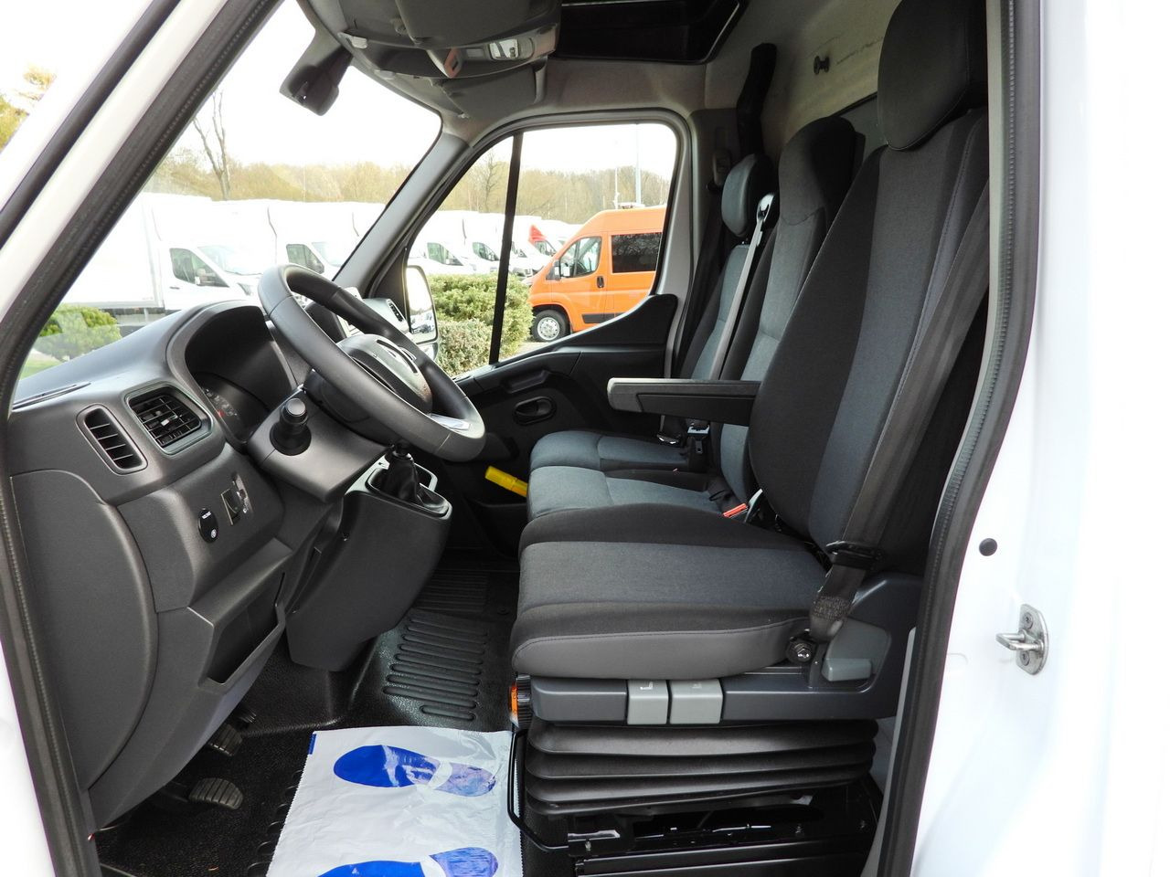 Curtain side van RENAULT MASTER TARPAULIN 10 PALLETS WEBASTO CRUISE CONTROL LED LIGHTS PNEUMATICS AIR CONDITIONING 165HP: picture 26 Curtain side van RENAULT MASTER TARPAULIN 10 PALLETS WEBASTO CRUISE CONTROL LED LIGHTS PNEUMATICS AIR CONDITIONING 165HP: picture 26