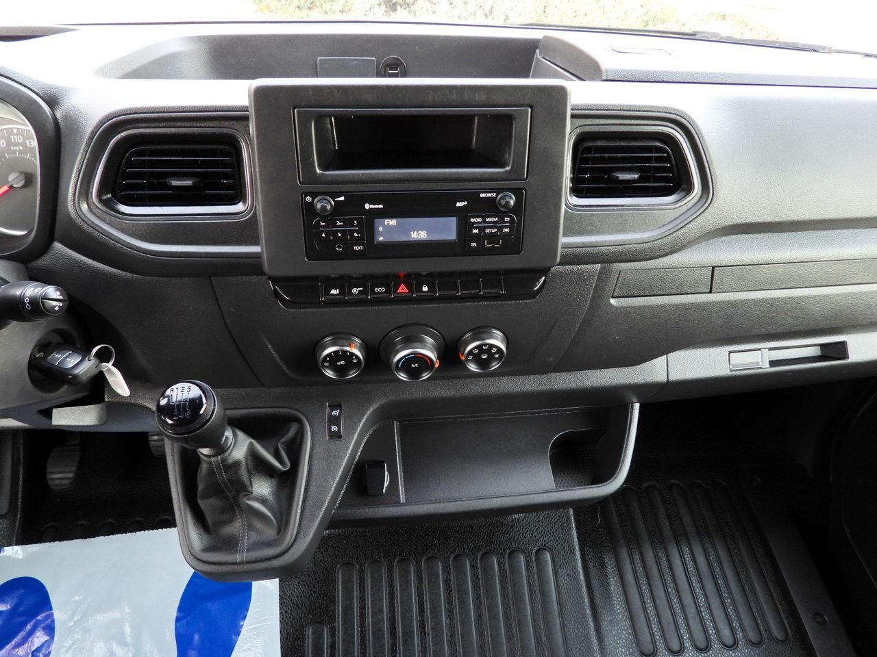 Curtain side van RENAULT MASTER TARPAULIN 10 PALLETS WEBASTO CRUISE CONTROL LED LIGHTS PNEUMATICS AIR CONDITIONING 165HP: picture 34 Curtain side van RENAULT MASTER TARPAULIN 10 PALLETS WEBASTO CRUISE CONTROL LED LIGHTS PNEUMATICS AIR CONDITIONING 165HP: picture 34