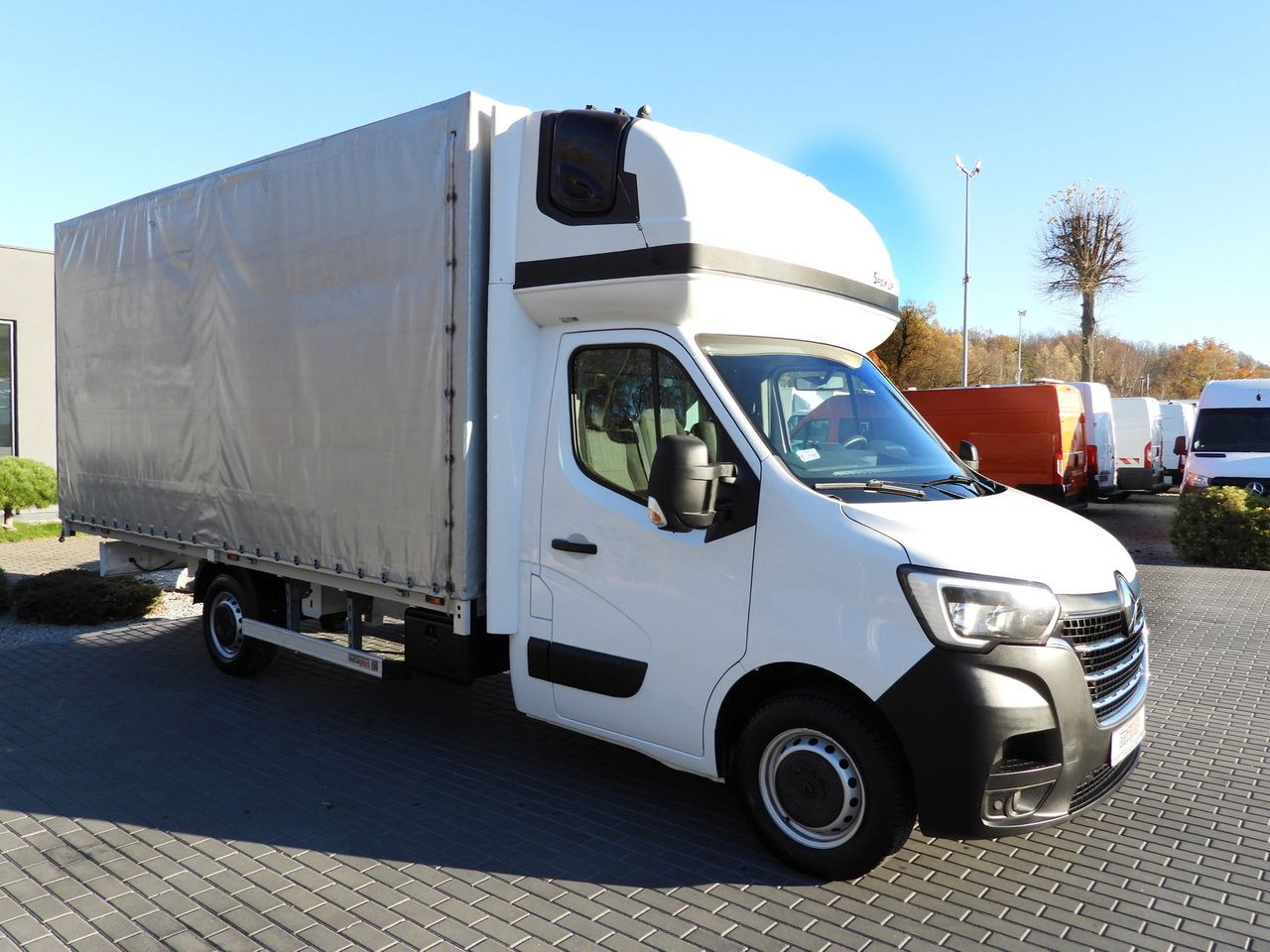 RENAULT MASTER TARPAULIN 10 PALLETS WEBASTO CRUISE CONTROL LED LIGHTS PNEUMATICS AIR CONDITIONING 165HP - Curtain side van: picture 4 RENAULT MASTER TARPAULIN 10 PALLETS WEBASTO CRUISE CONTROL LED LIGHTS PNEUMATICS AIR CONDITIONING 165HP - Curtain side van: picture 4