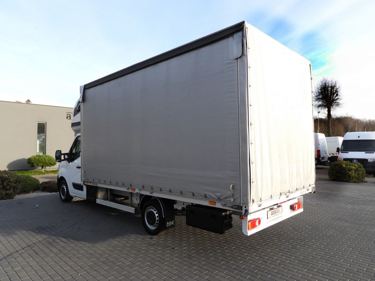 Curtain side van RENAULT MASTER TARPAULIN 10 PALLETS WEBASTO CRUISE CONTROL LED LIGHTS PNEUMATICS AIR CONDITIONING 165HP: picture 10 Curtain side van RENAULT MASTER TARPAULIN 10 PALLETS WEBASTO CRUISE CONTROL LED LIGHTS PNEUMATICS AIR CONDITIONING 165HP: picture 10