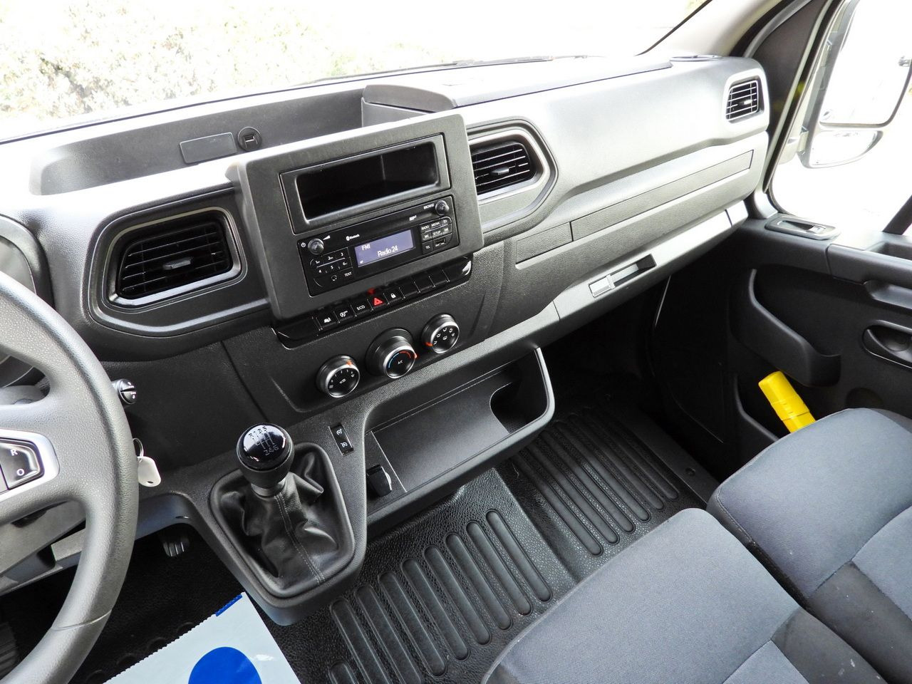 Curtain side van RENAULT MASTER TARPAULIN 10 PALLETS WEBASTO CRUISE CONTROL LED LIGHTS PNEUMATICS AIR CONDITIONING 165HP: picture 32 Curtain side van RENAULT MASTER TARPAULIN 10 PALLETS WEBASTO CRUISE CONTROL LED LIGHTS PNEUMATICS AIR CONDITIONING 165HP: picture 32