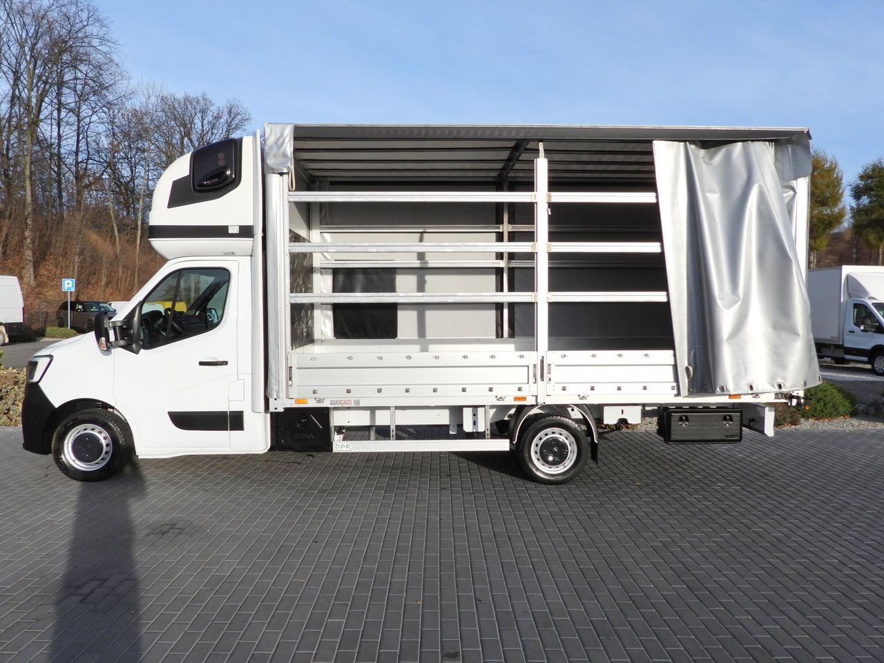 Curtain side van RENAULT MASTER TARPAULIN 10 PALLETS WEBASTO CRUISE CONTROL LED LIGHTS PNEUMATICS AIR CONDITIONING 165HP: picture 8 Curtain side van RENAULT MASTER TARPAULIN 10 PALLETS WEBASTO CRUISE CONTROL LED LIGHTS PNEUMATICS AIR CONDITIONING 165HP: picture 8