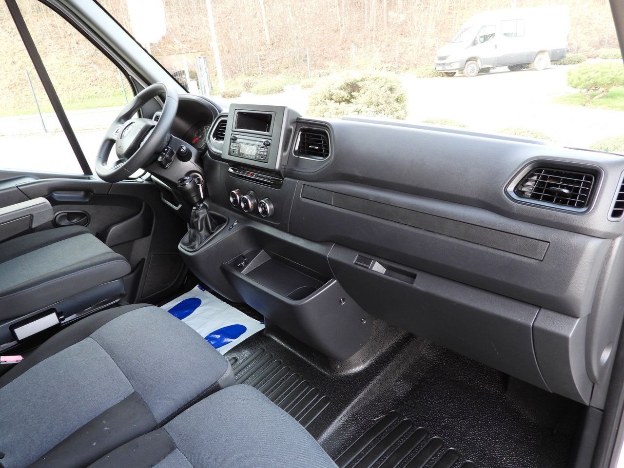 Curtain side van RENAULT MASTER TARPAULIN 10 PALLETS WEBASTO CRUISE CONTROL LED LIGHTS PNEUMATICS AIR CONDITIONING 165HP: picture 39 Curtain side van RENAULT MASTER TARPAULIN 10 PALLETS WEBASTO CRUISE CONTROL LED LIGHTS PNEUMATICS AIR CONDITIONING 165HP: picture 39