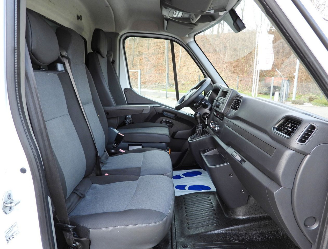 Curtain side van RENAULT MASTER TARPAULIN 10 PALLETS WEBASTO CRUISE CONTROL LED LIGHTS PNEUMATICS AIR CONDITIONING 165HP: picture 37 Curtain side van RENAULT MASTER TARPAULIN 10 PALLETS WEBASTO CRUISE CONTROL LED LIGHTS PNEUMATICS AIR CONDITIONING 165HP: picture 37