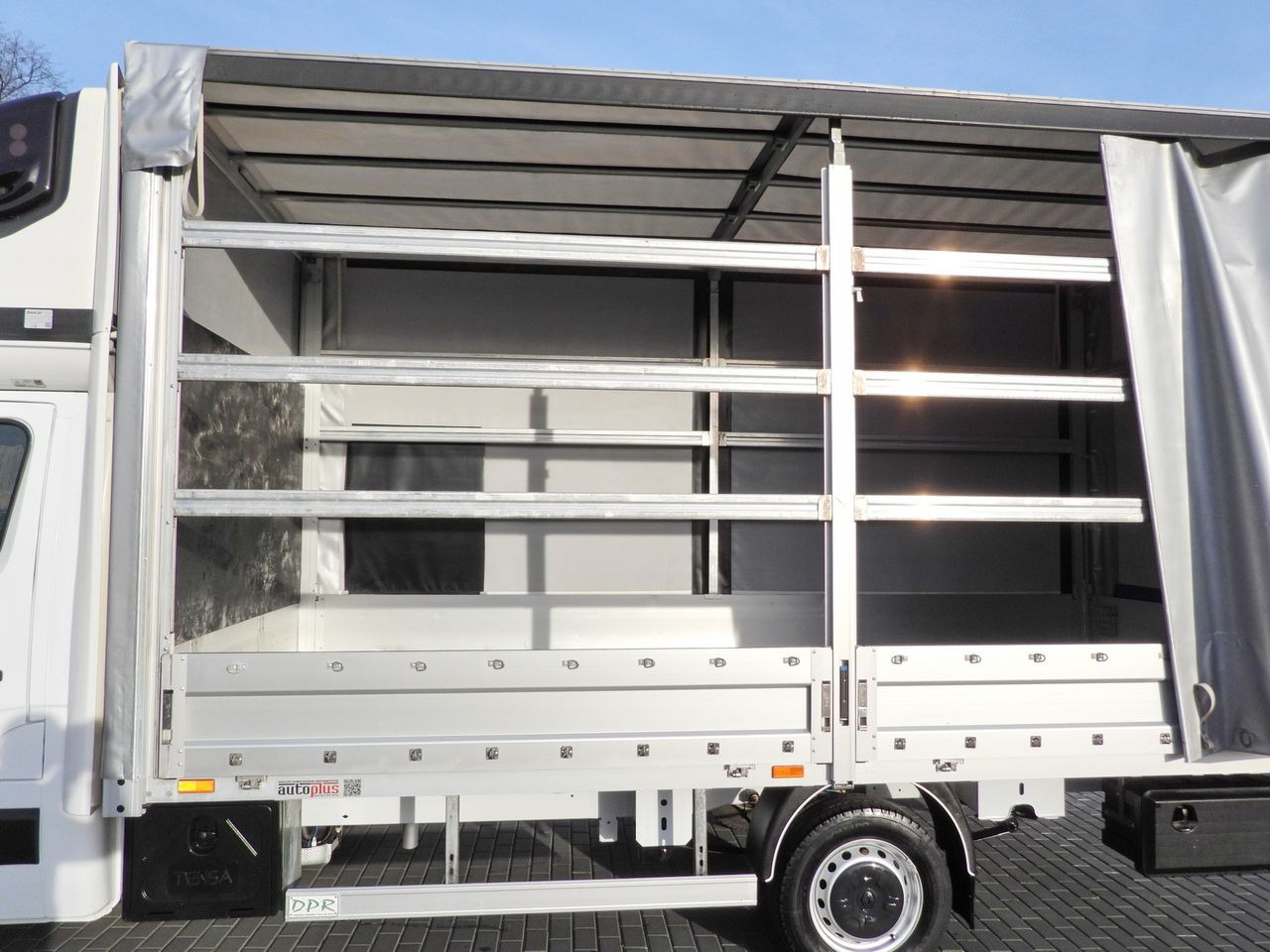 Curtain side van RENAULT MASTER TARPAULIN 10 PALLETS WEBASTO CRUISE CONTROL LED LIGHTS PNEUMATICS AIR CONDITIONING 165HP: picture 23 Curtain side van RENAULT MASTER TARPAULIN 10 PALLETS WEBASTO CRUISE CONTROL LED LIGHTS PNEUMATICS AIR CONDITIONING 165HP: picture 23