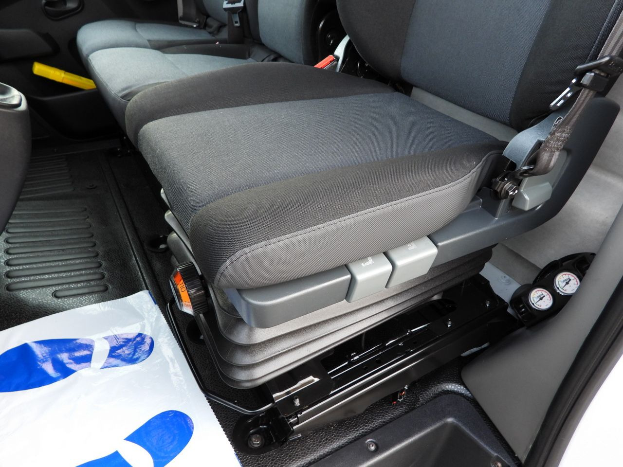 Curtain side van RENAULT MASTER TARPAULIN 10 PALLETS WEBASTO CRUISE CONTROL LED LIGHTS PNEUMATICS AIR CONDITIONING 165HP: picture 29 Curtain side van RENAULT MASTER TARPAULIN 10 PALLETS WEBASTO CRUISE CONTROL LED LIGHTS PNEUMATICS AIR CONDITIONING 165HP: picture 29