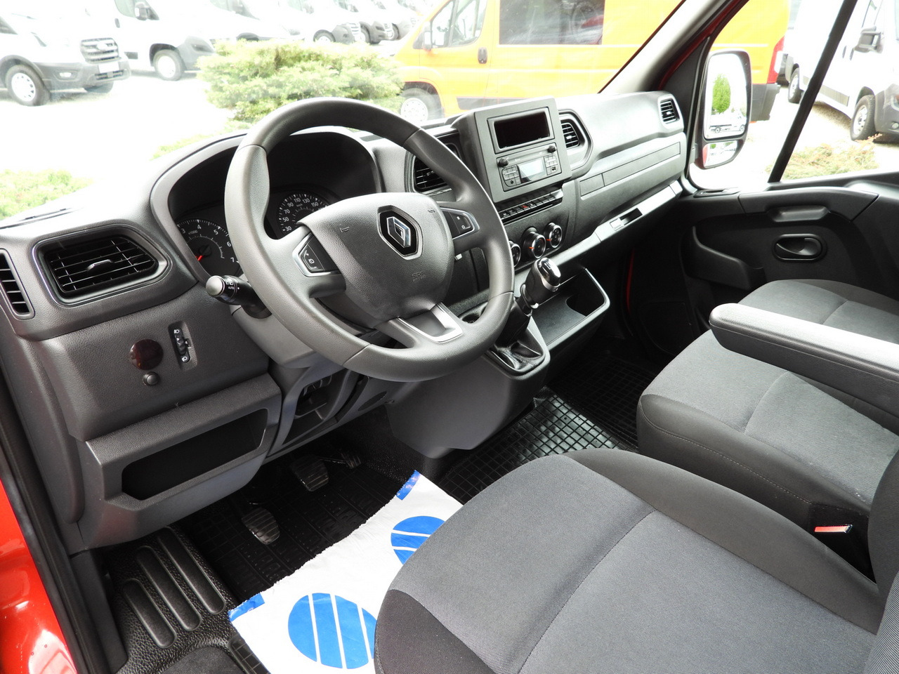 RENAULT MASTER TARPAULIN 10 PALLETS WEBASTO CRUISE CONTROL LED LIGHTS PNEUMATICS AIR CONDITIONING 165HP - Curtain side van: picture 2 RENAULT MASTER TARPAULIN 10 PALLETS WEBASTO CRUISE CONTROL LED LIGHTS PNEUMATICS AIR CONDITIONING 165HP - Curtain side van: picture 2