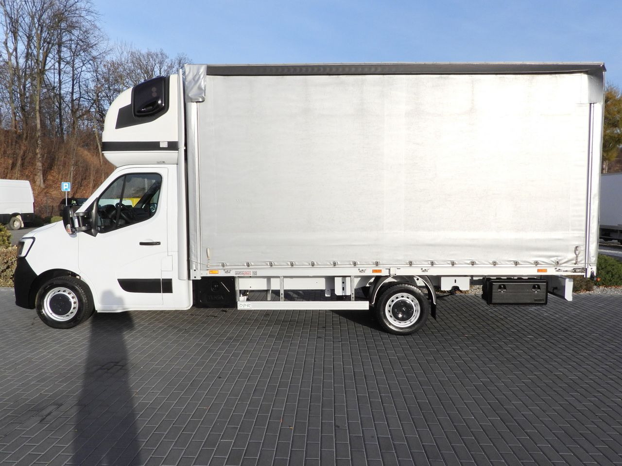 Curtain side van RENAULT MASTER TARPAULIN 10 PALLETS WEBASTO CRUISE CONTROL LED LIGHTS PNEUMATICS AIR CONDITIONING 165HP: picture 9 Curtain side van RENAULT MASTER TARPAULIN 10 PALLETS WEBASTO CRUISE CONTROL LED LIGHTS PNEUMATICS AIR CONDITIONING 165HP: picture 9