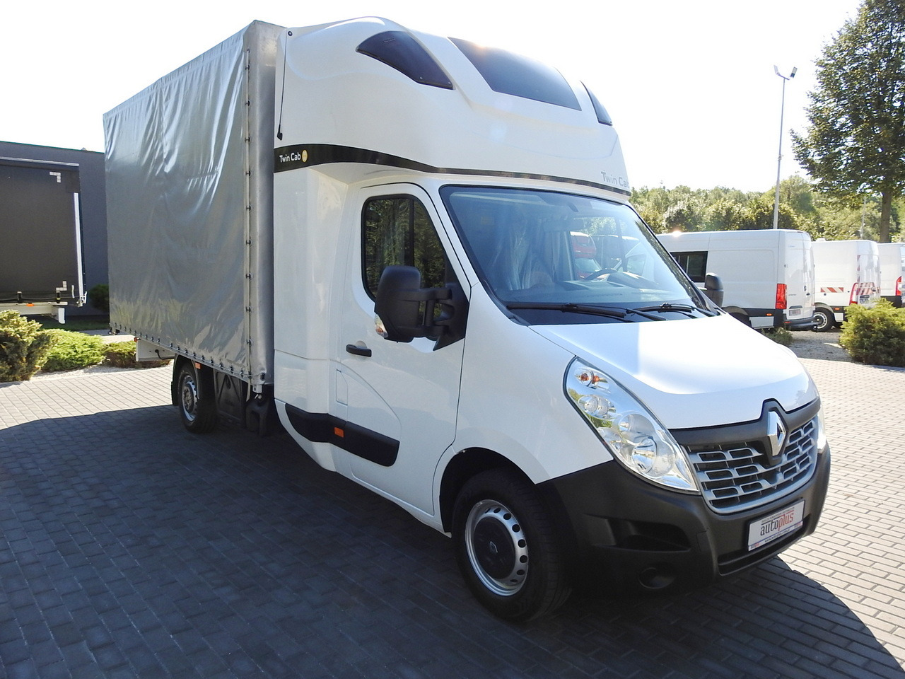 RENAULT MASTER TARPAULIN 8 PALLETS WEBASTO CRUISE CONTROL AIR CONDITIONING PNEUMATICS 170HP - Curtain side van: picture 4 RENAULT MASTER TARPAULIN 8 PALLETS WEBASTO CRUISE CONTROL AIR CONDITIONING PNEUMATICS 170HP - Curtain side van: picture 4