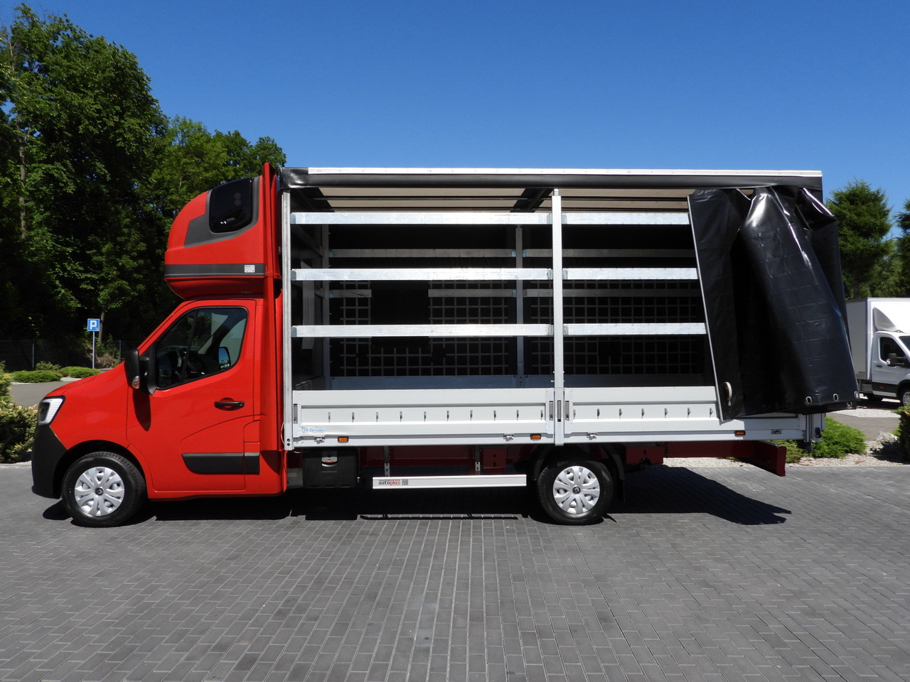 Curtain side van RENAULT MASTER TARPAULIN WEBASTO CRUISE CONTROL LED LIGHTS PNEUMATICS AIR CONDITIONING 165HP: picture 9 Curtain side van RENAULT MASTER TARPAULIN WEBASTO CRUISE CONTROL LED LIGHTS PNEUMATICS AIR CONDITIONING 165HP: picture 9