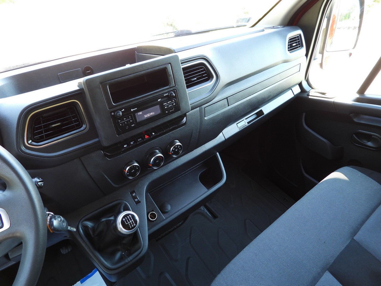 Curtain side van RENAULT MASTER TARPAULIN WEBASTO CRUISE CONTROL LED LIGHTS PNEUMATICS AIR CONDITIONING 165HP: picture 32 Curtain side van RENAULT MASTER TARPAULIN WEBASTO CRUISE CONTROL LED LIGHTS PNEUMATICS AIR CONDITIONING 165HP: picture 32