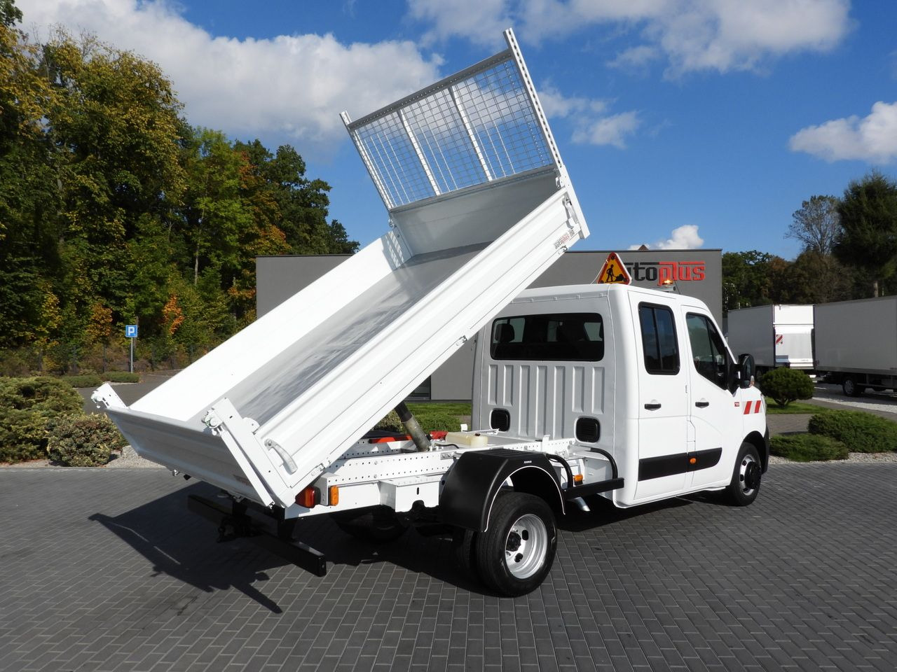 RENAULT MASTER TIPPER DOUBLE CABIN DOKA 6 SEATS CRUISE CONTROL LED LIGHTS TWIN WHEELS AIR CONDITIONING 165HP - Tipper van: picture 3 RENAULT MASTER TIPPER DOUBLE CABIN DOKA 6 SEATS CRUISE CONTROL LED LIGHTS TWIN WHEELS AIR CONDITIONING 165HP - Tipper van: picture 3