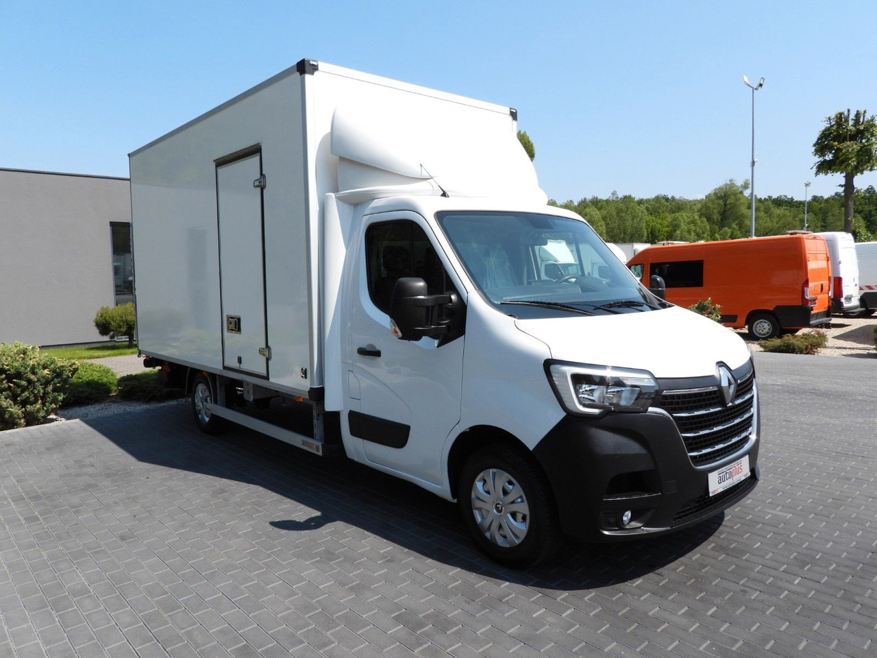 Renault MASTER KOFFER AUFZUG 8 PALETTEN TEMPOMAT LED - Box van: picture 4 Renault MASTER KOFFER AUFZUG 8 PALETTEN TEMPOMAT LED - Box van: picture 4