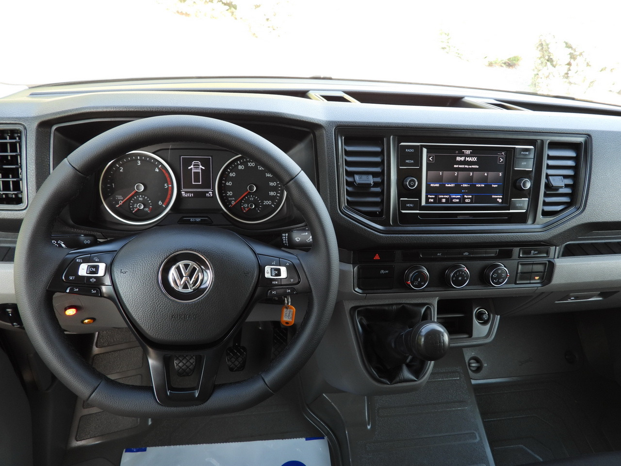 Curtain side van VOLKSWAGEN CRAFTER TARPAULIN LIFT 8 PALLETS CRUISE CONTROL LED LIGHTS TWIN WHEELS AIR CONDITIONING 180HP: picture 30 Curtain side van VOLKSWAGEN CRAFTER TARPAULIN LIFT 8 PALLETS CRUISE CONTROL LED LIGHTS TWIN WHEELS AIR CONDITIONING 180HP: picture 30