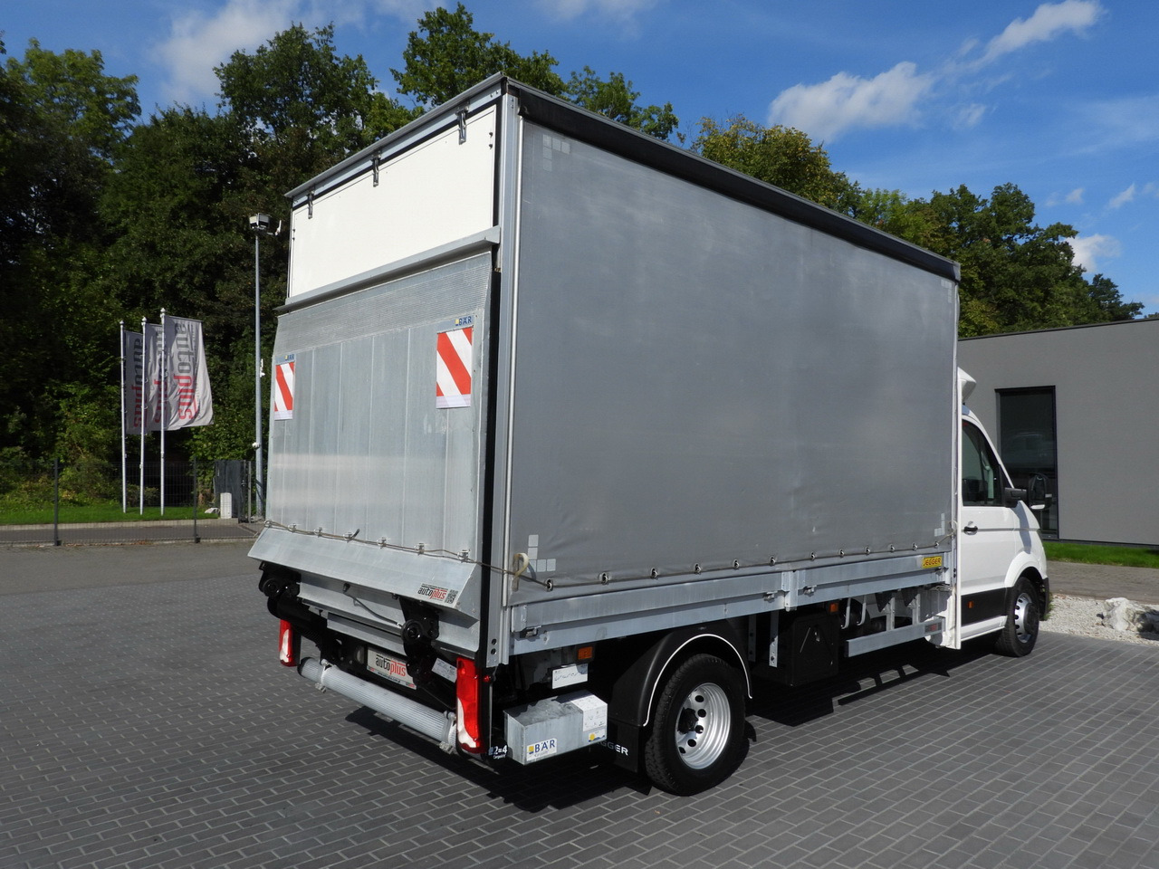 Curtain side van VOLKSWAGEN CRAFTER TARPAULIN LIFT 8 PALLETS CRUISE CONTROL LED LIGHTS TWIN WHEELS AIR CONDITIONING 180HP: picture 13 Curtain side van VOLKSWAGEN CRAFTER TARPAULIN LIFT 8 PALLETS CRUISE CONTROL LED LIGHTS TWIN WHEELS AIR CONDITIONING 180HP: picture 13