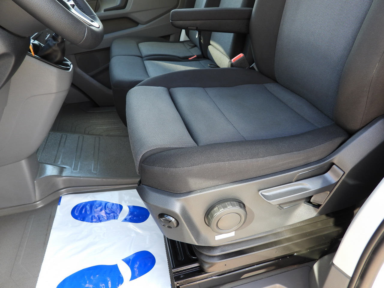 Curtain side van VOLKSWAGEN CRAFTER TARPAULIN LIFT 8 PALLETS CRUISE CONTROL LED LIGHTS TWIN WHEELS AIR CONDITIONING 180HP: picture 29 Curtain side van VOLKSWAGEN CRAFTER TARPAULIN LIFT 8 PALLETS CRUISE CONTROL LED LIGHTS TWIN WHEELS AIR CONDITIONING 180HP: picture 29