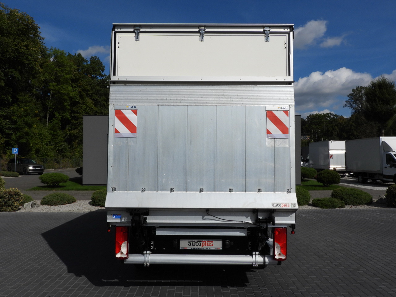 Curtain side van VOLKSWAGEN CRAFTER TARPAULIN LIFT 8 PALLETS CRUISE CONTROL LED LIGHTS TWIN WHEELS AIR CONDITIONING 180HP: picture 11 Curtain side van VOLKSWAGEN CRAFTER TARPAULIN LIFT 8 PALLETS CRUISE CONTROL LED LIGHTS TWIN WHEELS AIR CONDITIONING 180HP: picture 11