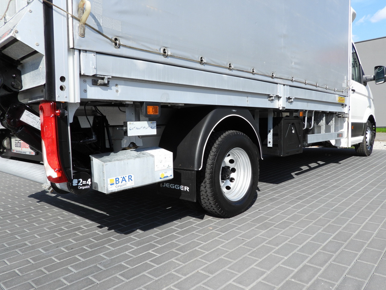 Curtain side van VOLKSWAGEN CRAFTER TARPAULIN LIFT 8 PALLETS CRUISE CONTROL LED LIGHTS TWIN WHEELS AIR CONDITIONING 180HP: picture 19 Curtain side van VOLKSWAGEN CRAFTER TARPAULIN LIFT 8 PALLETS CRUISE CONTROL LED LIGHTS TWIN WHEELS AIR CONDITIONING 180HP: picture 19