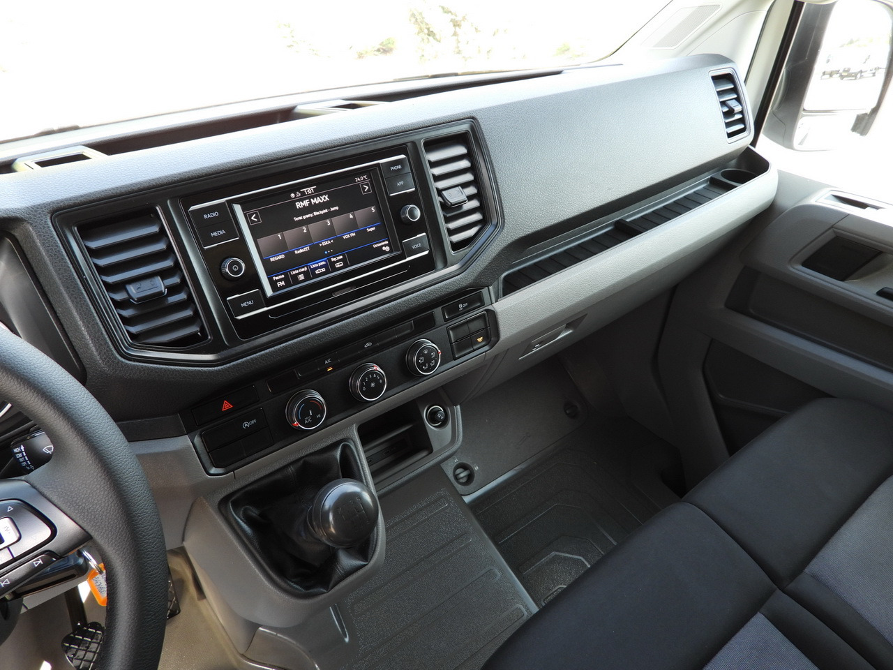 Curtain side van VOLKSWAGEN CRAFTER TARPAULIN LIFT 8 PALLETS CRUISE CONTROL LED LIGHTS TWIN WHEELS AIR CONDITIONING 180HP: picture 32 Curtain side van VOLKSWAGEN CRAFTER TARPAULIN LIFT 8 PALLETS CRUISE CONTROL LED LIGHTS TWIN WHEELS AIR CONDITIONING 180HP: picture 32