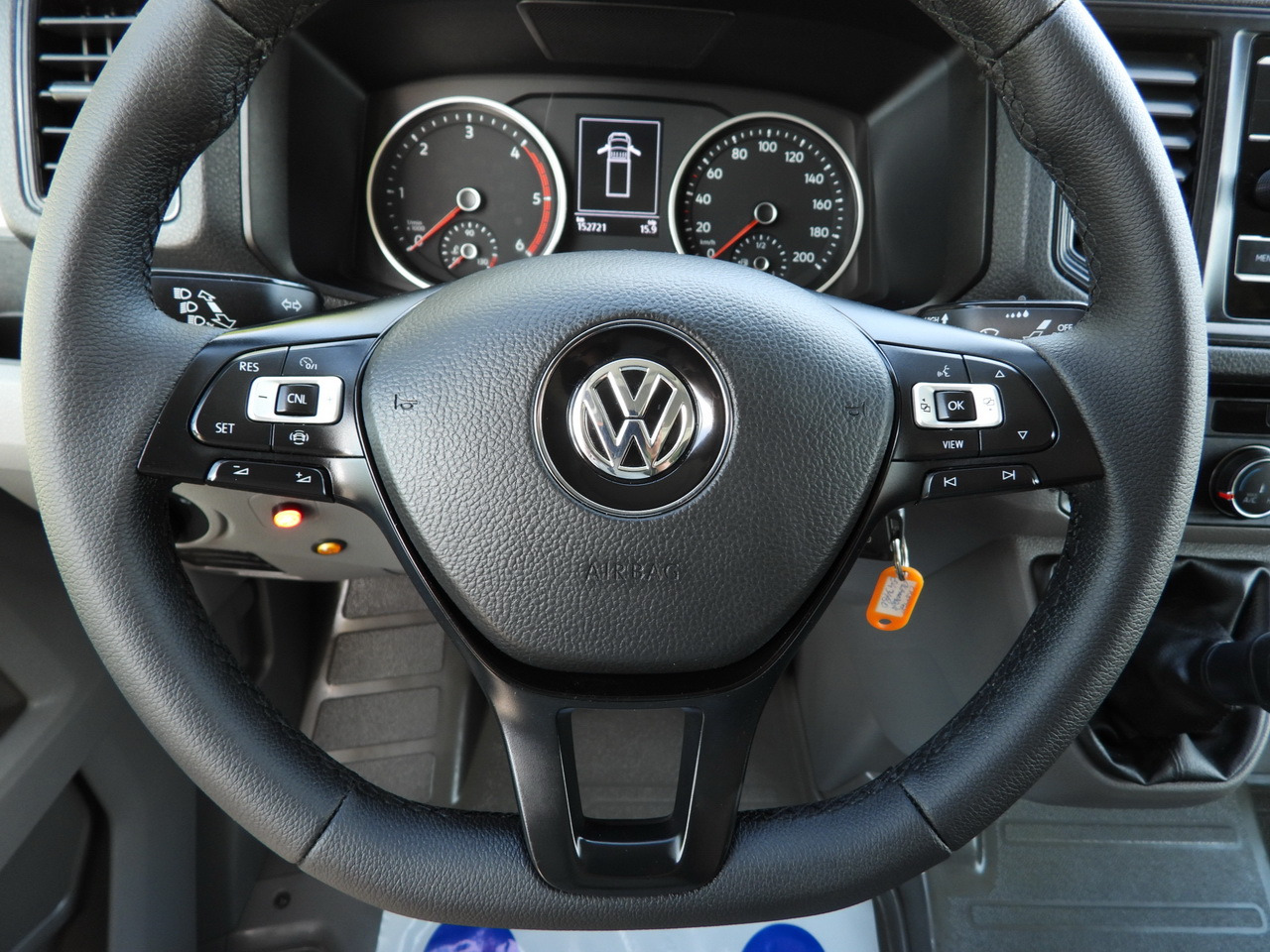 Curtain side van VOLKSWAGEN CRAFTER TARPAULIN LIFT 8 PALLETS CRUISE CONTROL LED LIGHTS TWIN WHEELS AIR CONDITIONING 180HP: picture 35 Curtain side van VOLKSWAGEN CRAFTER TARPAULIN LIFT 8 PALLETS CRUISE CONTROL LED LIGHTS TWIN WHEELS AIR CONDITIONING 180HP: picture 35