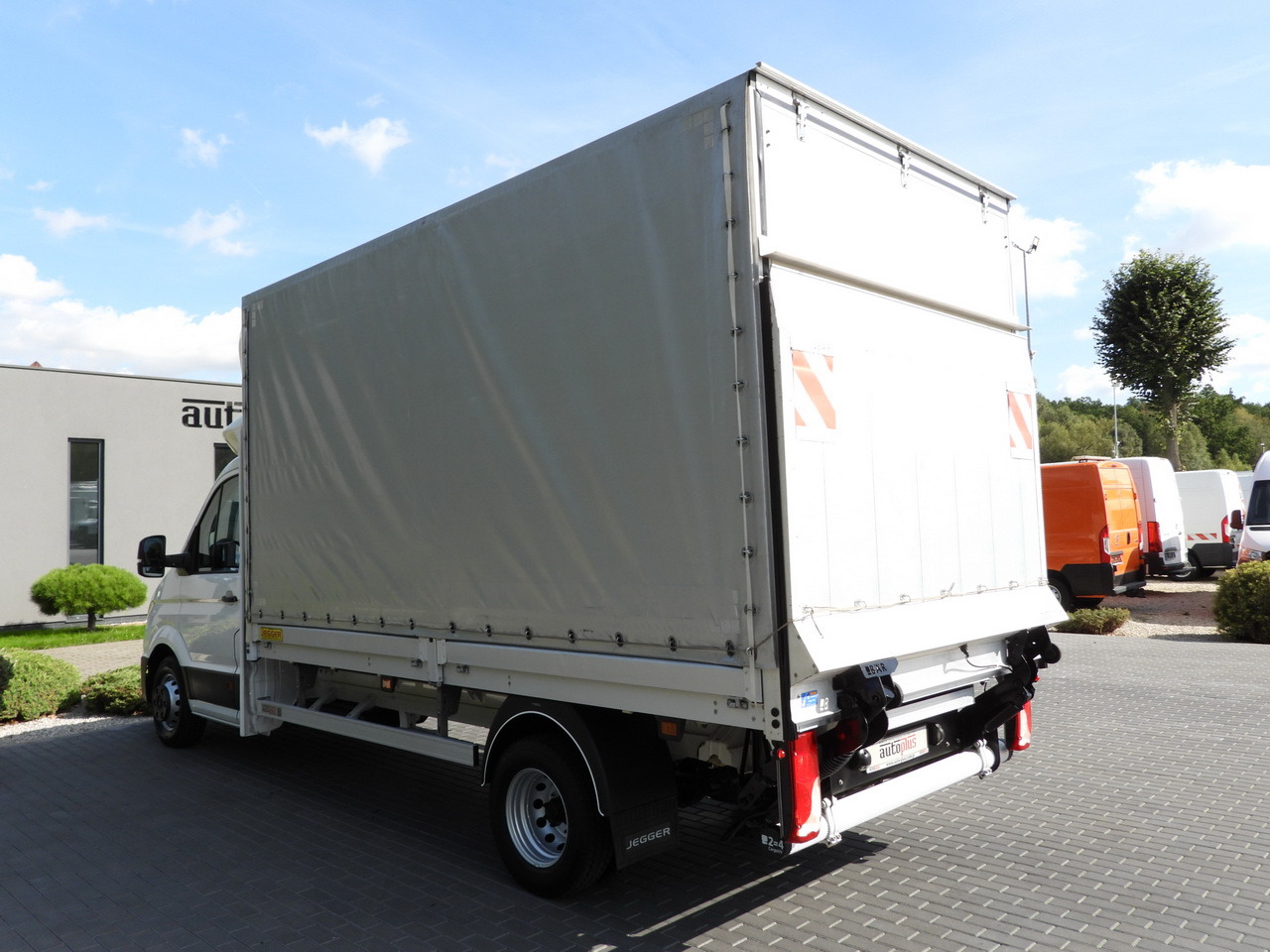 Curtain side van VOLKSWAGEN CRAFTER TARPAULIN LIFT 8 PALLETS CRUISE CONTROL LED LIGHTS TWIN WHEELS AIR CONDITIONING 180HP: picture 10 Curtain side van VOLKSWAGEN CRAFTER TARPAULIN LIFT 8 PALLETS CRUISE CONTROL LED LIGHTS TWIN WHEELS AIR CONDITIONING 180HP: picture 10