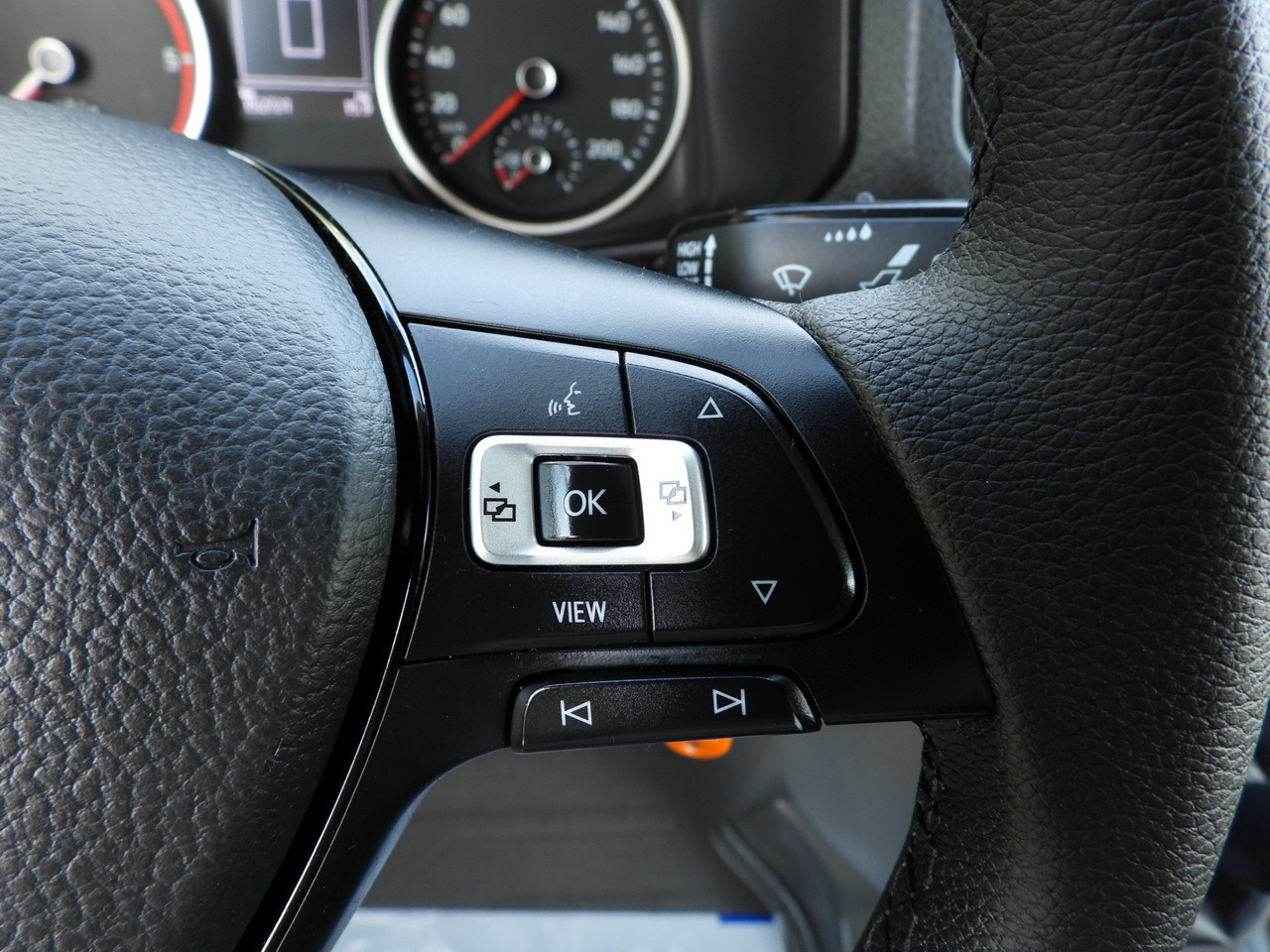 Curtain side van VOLKSWAGEN CRAFTER TARPAULIN LIFT 8 PALLETS CRUISE CONTROL LED LIGHTS TWIN WHEELS AIR CONDITIONING 180HP: picture 37 Curtain side van VOLKSWAGEN CRAFTER TARPAULIN LIFT 8 PALLETS CRUISE CONTROL LED LIGHTS TWIN WHEELS AIR CONDITIONING 180HP: picture 37