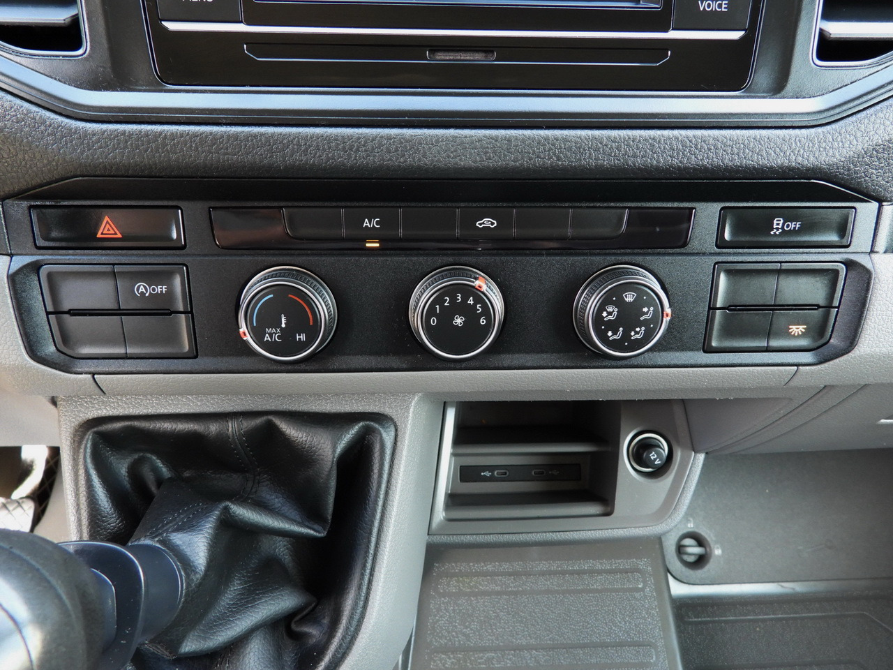 Curtain side van VOLKSWAGEN CRAFTER TARPAULIN LIFT 8 PALLETS CRUISE CONTROL LED LIGHTS TWIN WHEELS AIR CONDITIONING 180HP: picture 40 Curtain side van VOLKSWAGEN CRAFTER TARPAULIN LIFT 8 PALLETS CRUISE CONTROL LED LIGHTS TWIN WHEELS AIR CONDITIONING 180HP: picture 40