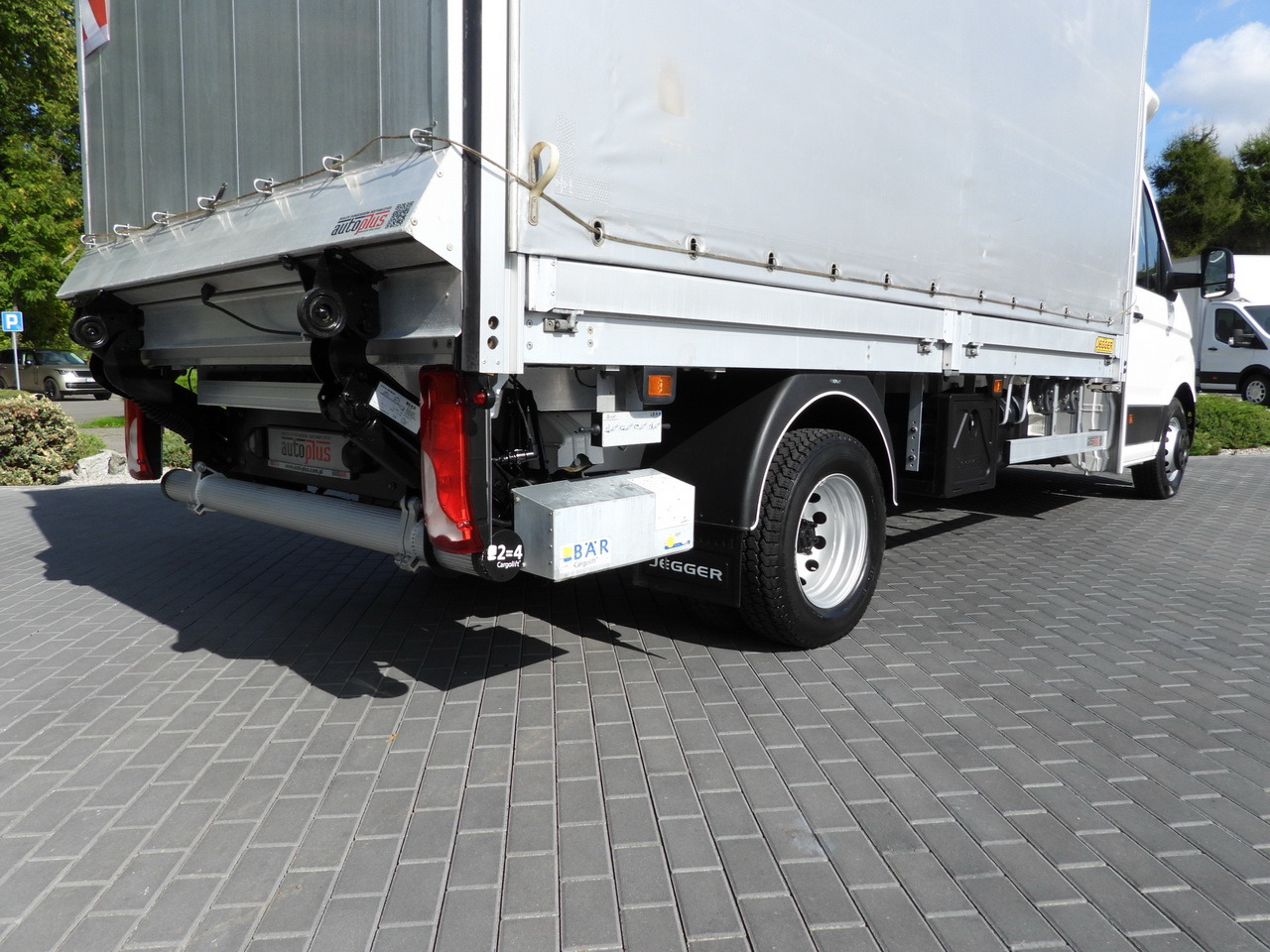 Curtain side van VOLKSWAGEN CRAFTER TARPAULIN LIFT 8 PALLETS CRUISE CONTROL LED LIGHTS TWIN WHEELS AIR CONDITIONING 180HP: picture 21 Curtain side van VOLKSWAGEN CRAFTER TARPAULIN LIFT 8 PALLETS CRUISE CONTROL LED LIGHTS TWIN WHEELS AIR CONDITIONING 180HP: picture 21